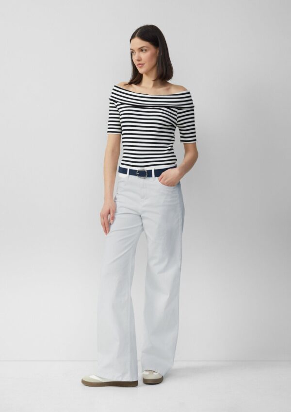 Shirt mit Off-Shoulder-Ausschnitt im Slim Fit