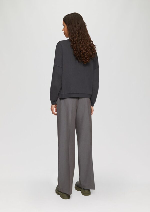 Gewaschenes Sweatshirt mit überschnittenen Schultern