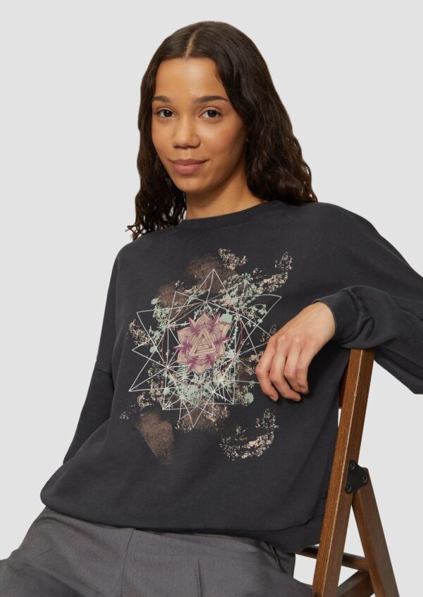 Gewaschenes Sweatshirt mit überschnittenen Schultern