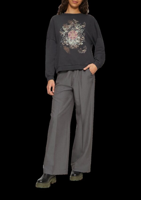 Gewaschenes Sweatshirt mit überschnittenen Schultern