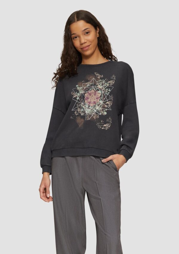 Gewaschenes Sweatshirt mit überschnittenen Schultern