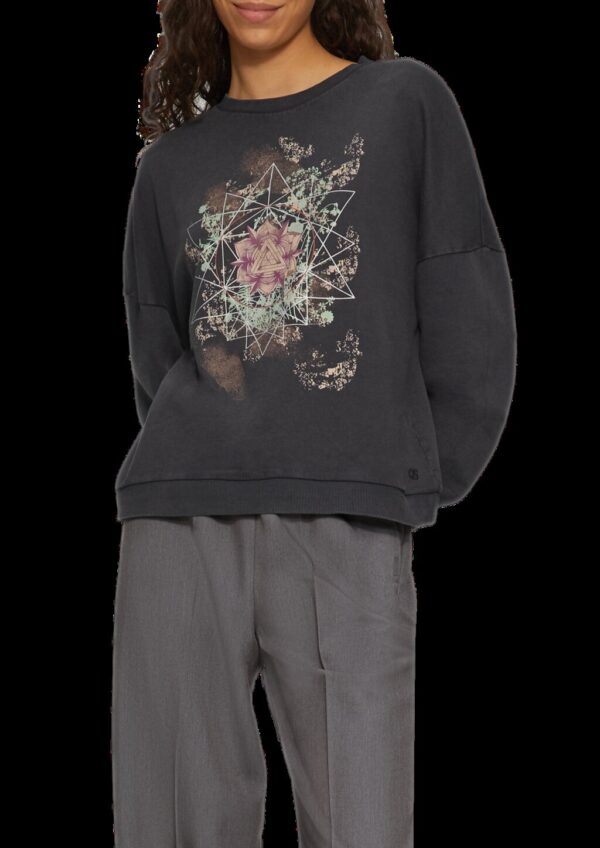 Gewaschenes Sweatshirt mit überschnittenen Schultern