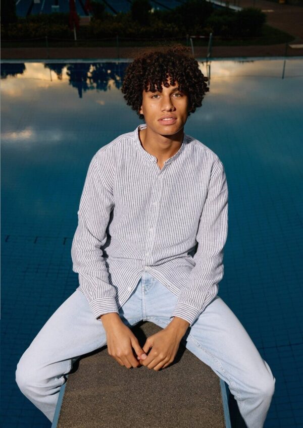 Regular Fit: Stehkragenhemd aus gestreiftem Oxford