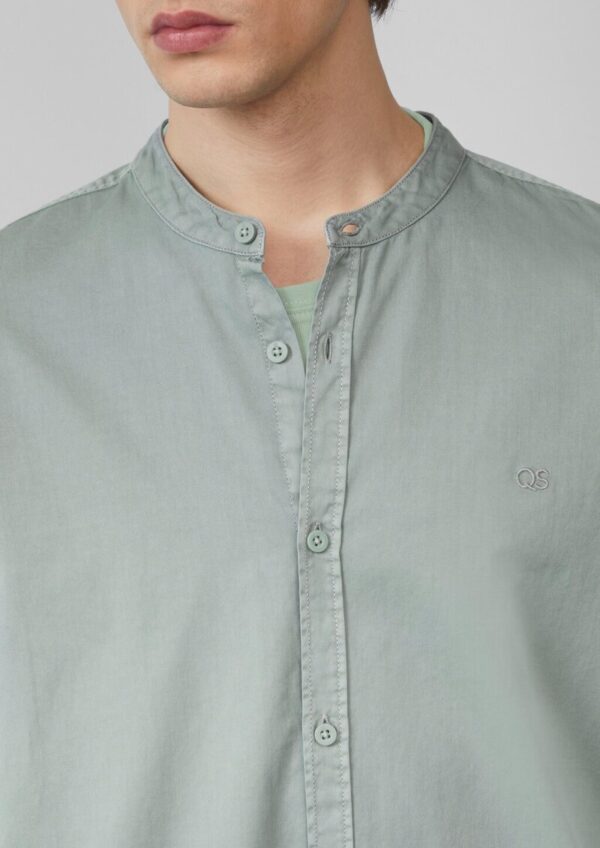 Regular Fit: Gewaschenes Stehkragenhemd mit Logo-Stickerei