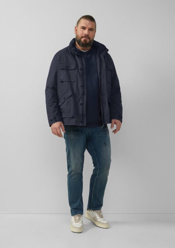 Jacke im Utility-Stil mit Kapuze im Kragen