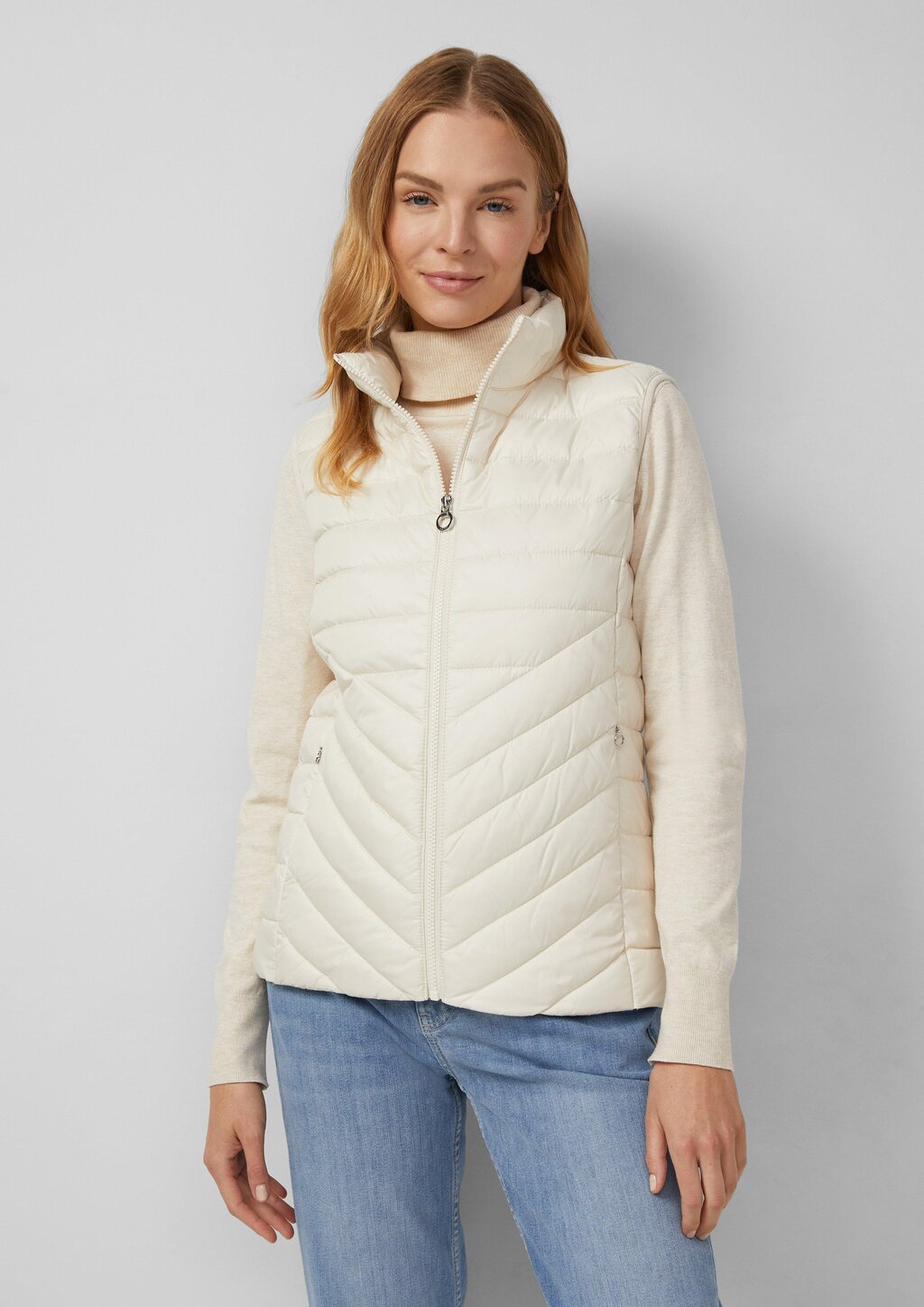 Leichte Steppweste mit Stehkragen und Packfunktion