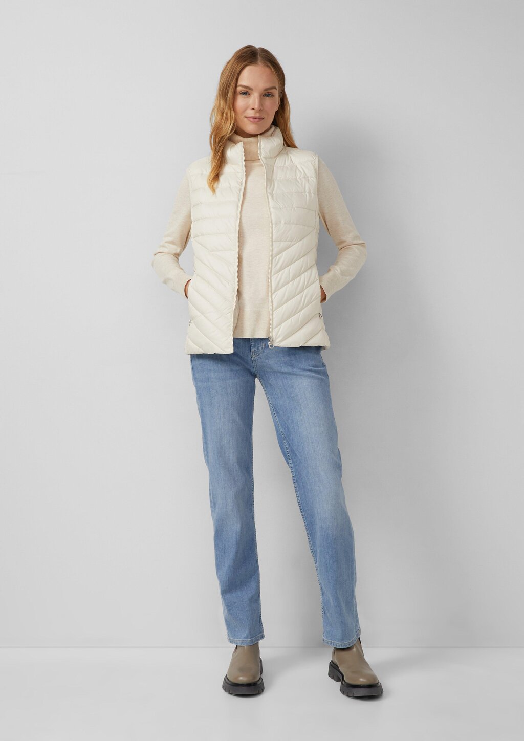Leichte Steppweste mit Stehkragen und Packfunktion