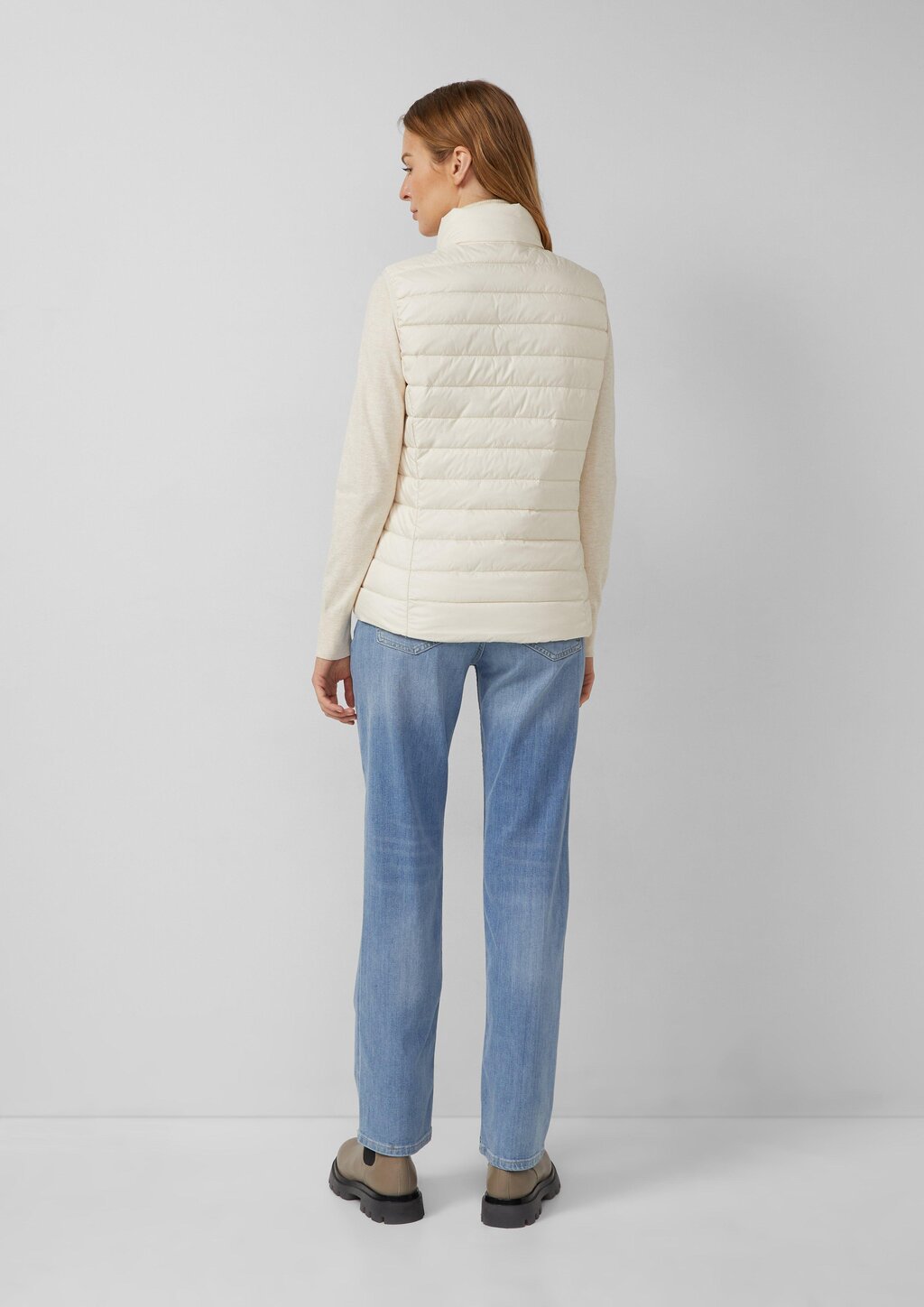 Leichte Steppweste mit Stehkragen und Packfunktion