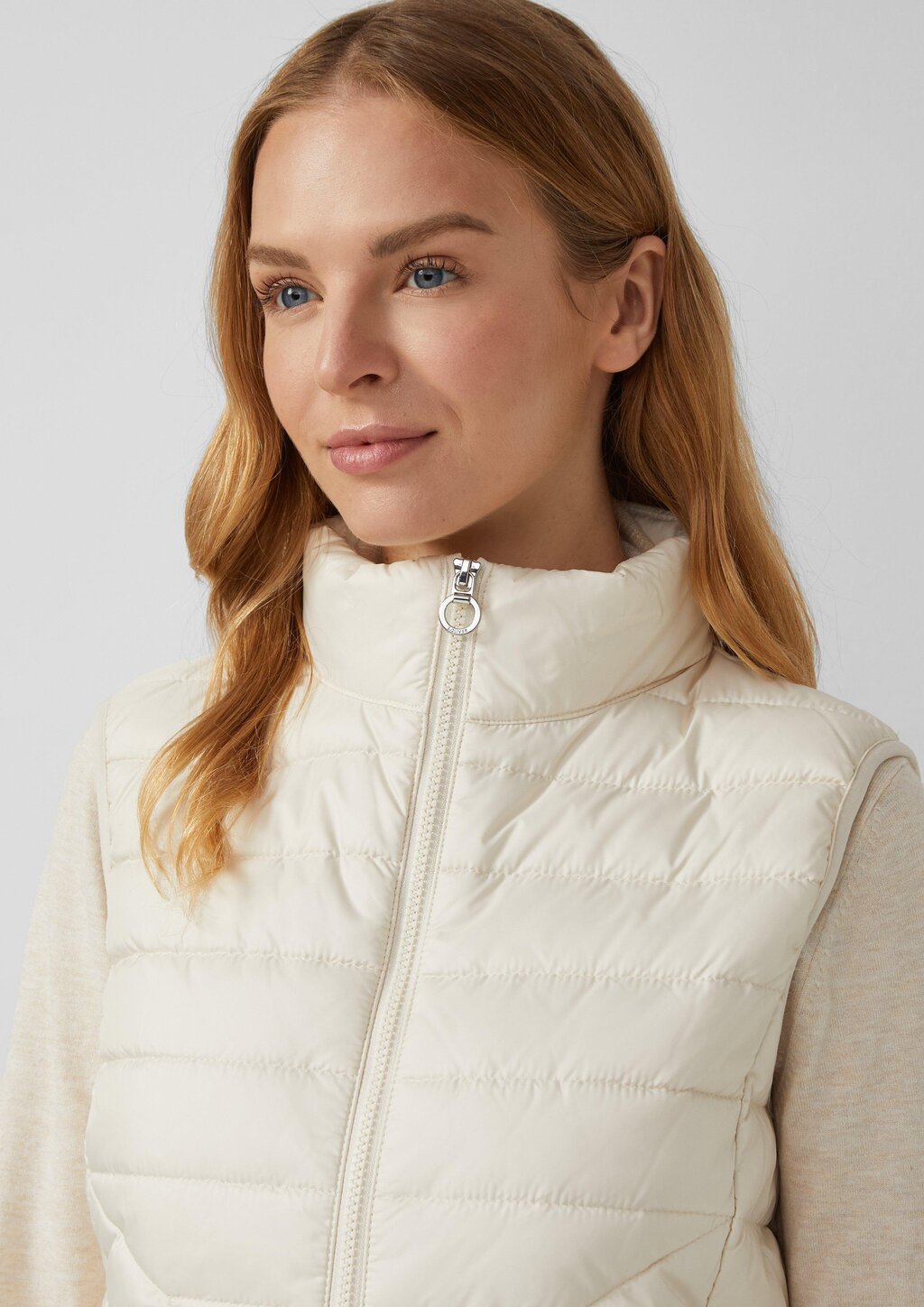 Leichte Steppweste mit Stehkragen und Packfunktion