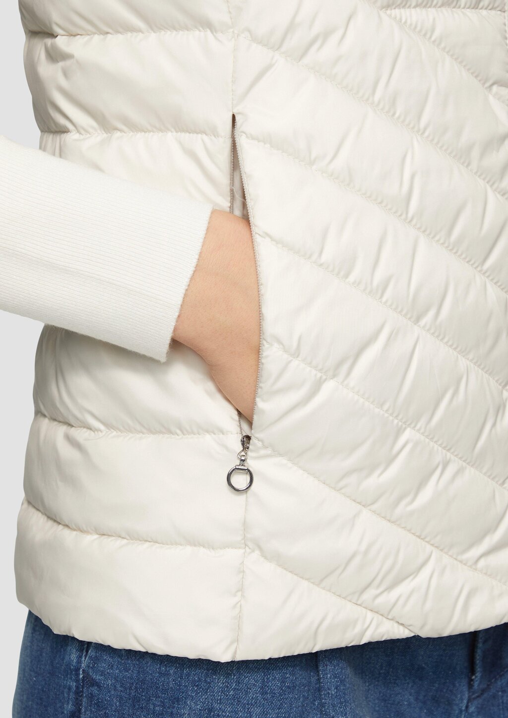 Leichte Steppweste mit Stehkragen und Packfunktion
