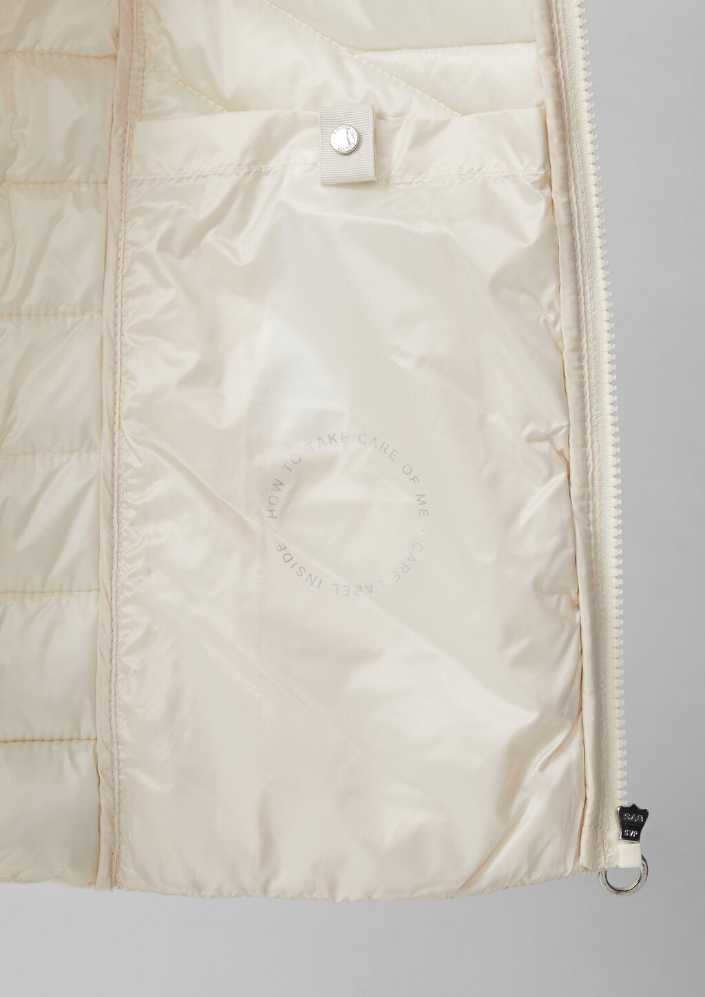 Leichte Steppweste mit Stehkragen und Packfunktion