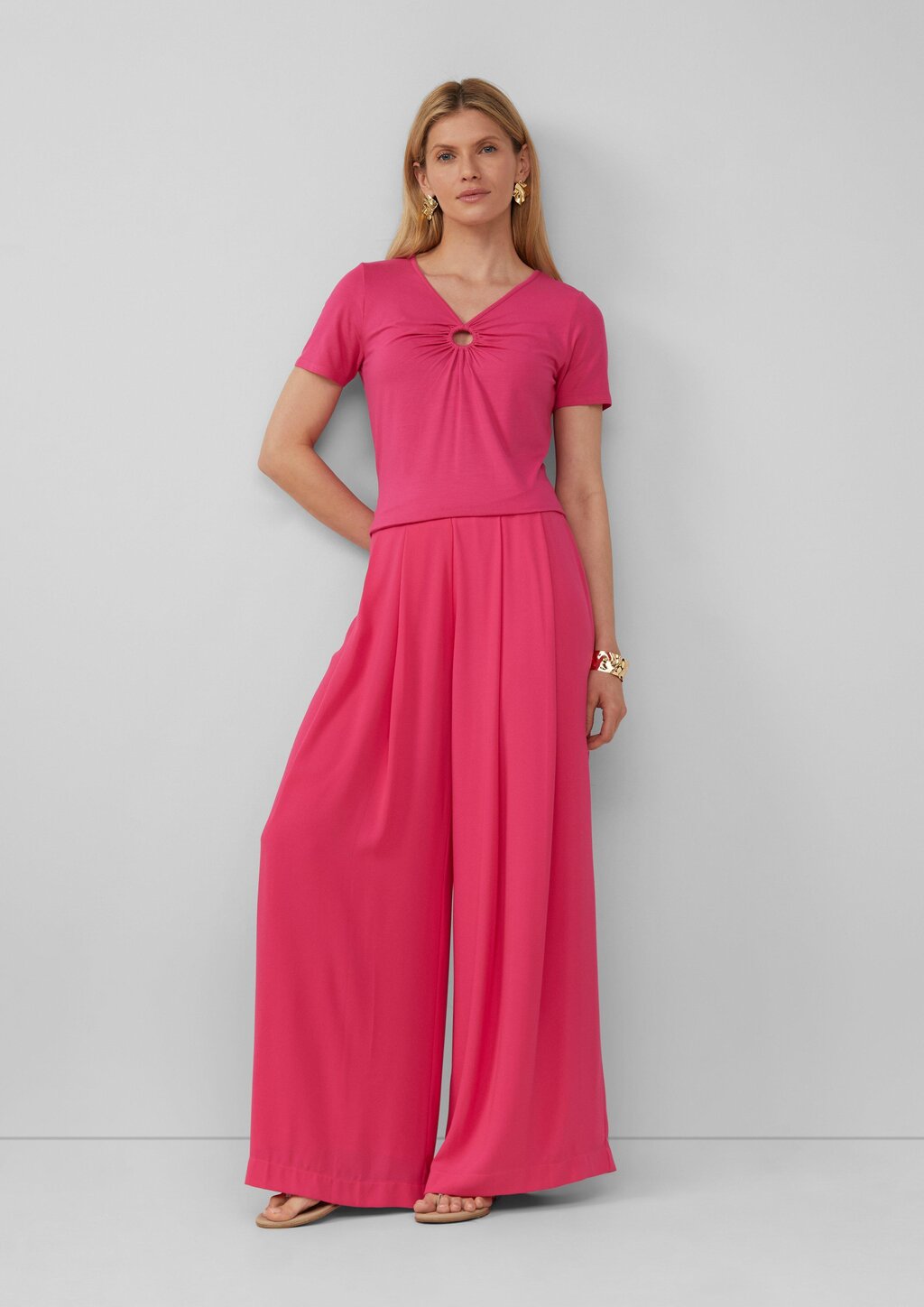 T-Shirt aus Viskosestretch mit Ringdetail