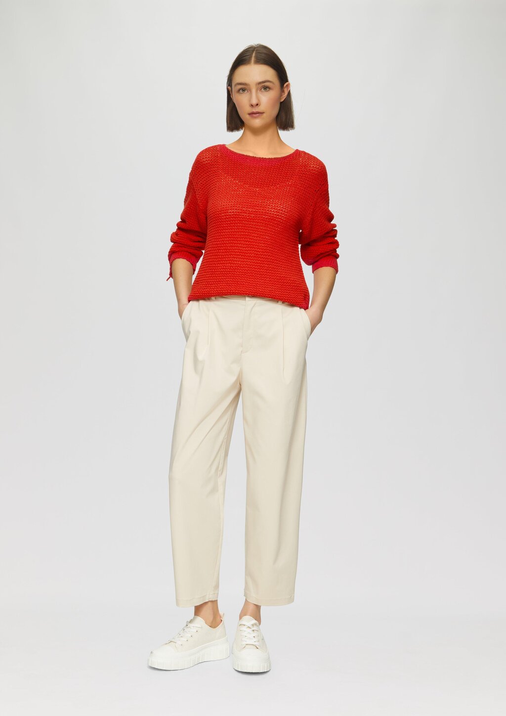 Locker gestrickter Pullover mit Rundhalsausschnitt