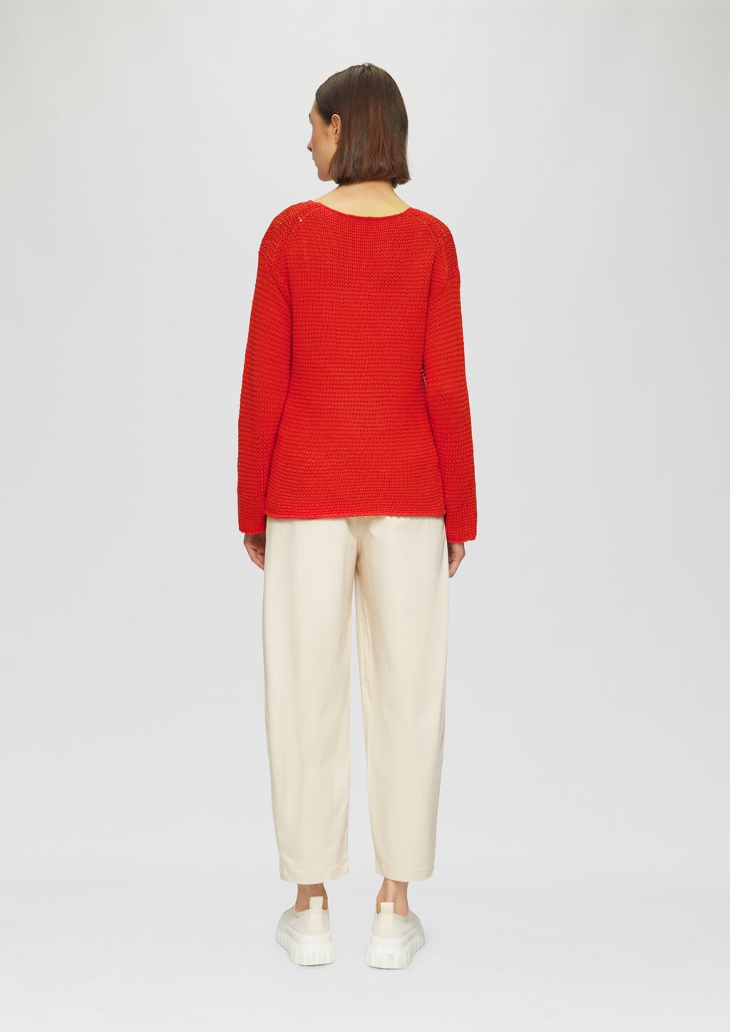 Locker gestrickter Pullover mit Rundhalsausschnitt