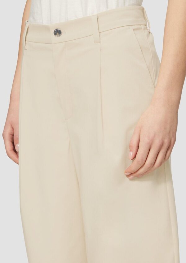 Cropped-Hose aus Twill mit Barrel Leg und Elastikbund in High Rise