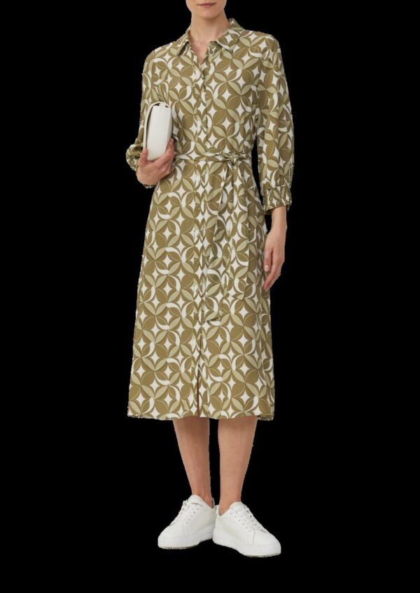 Langes Viskosekleid mit All-over-Print und Bindegürtel