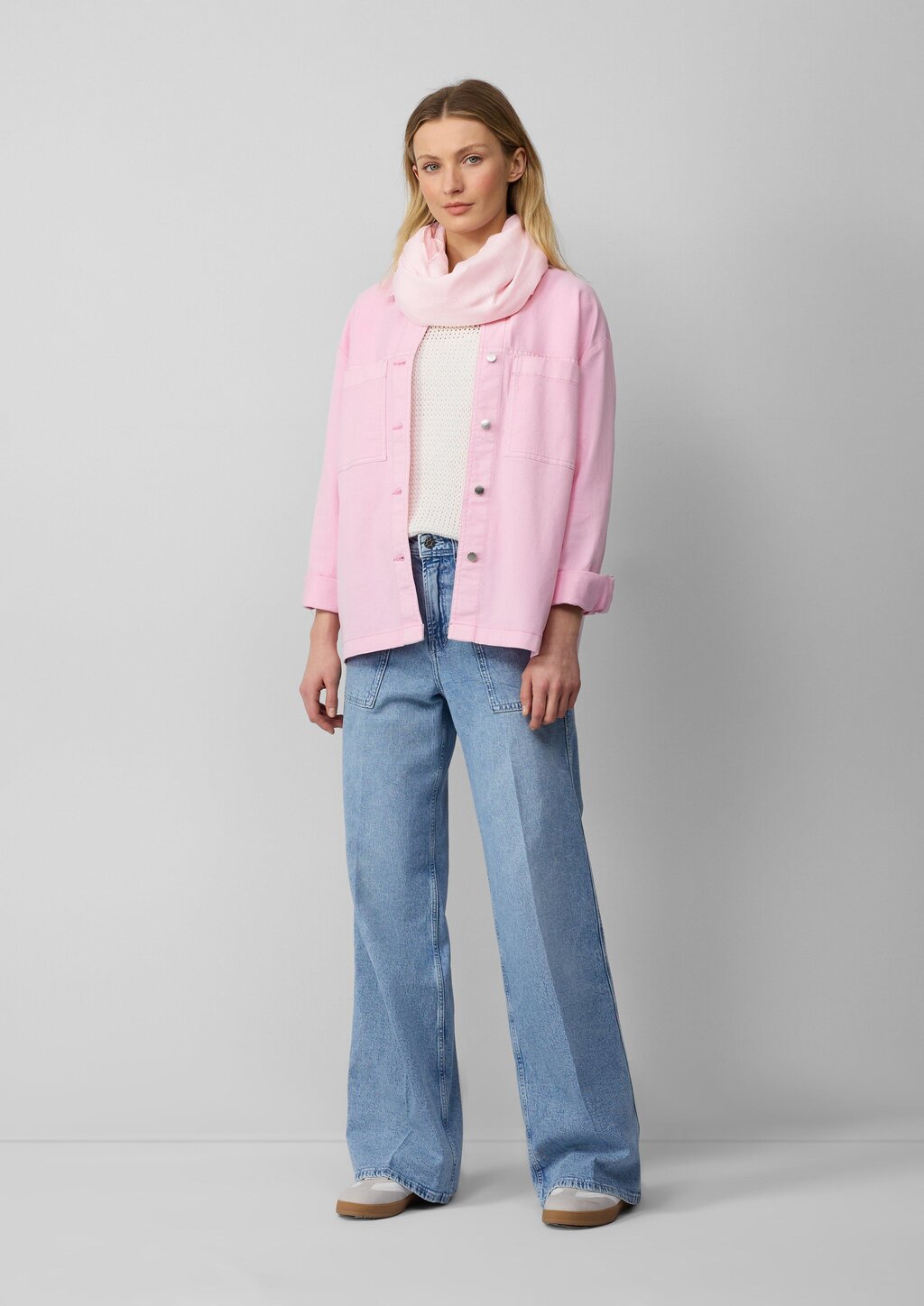 Einfarbiger Loop-Schal