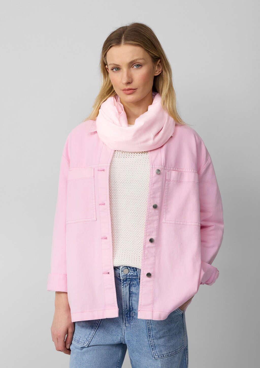 Einfarbiger Loop-Schal