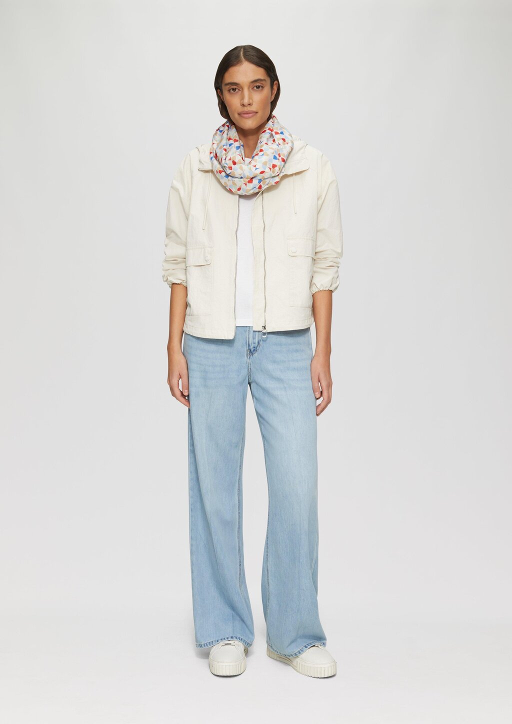 Lässiger Loop Schal aus Viskose mit All-over-Print