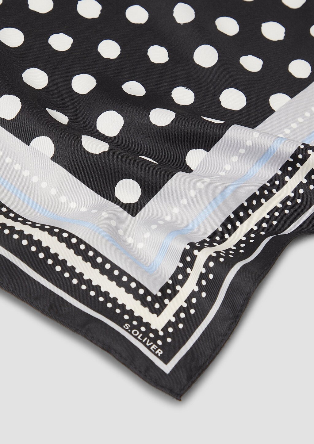 Halstuch mit Punktmuster