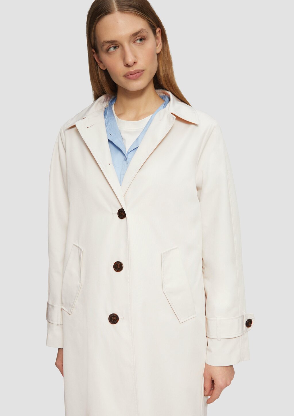 Carcoat mit Rückenschlitz und Riegeldetail am Ärmel