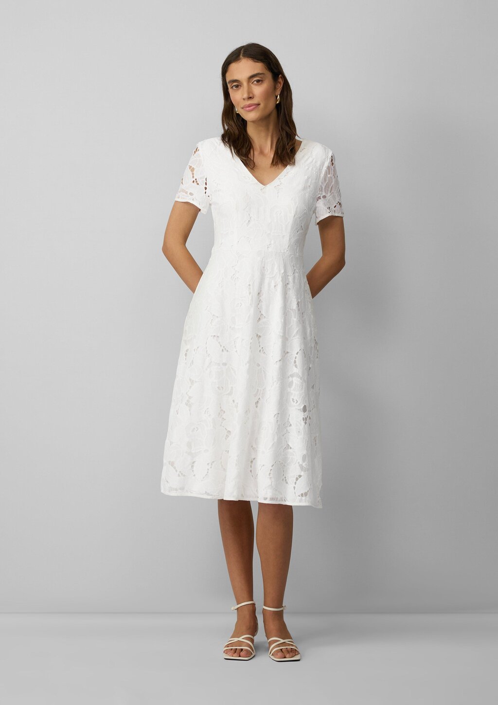 Midikleid aus Spitze mit blickdichtem Futter und floralem Muster