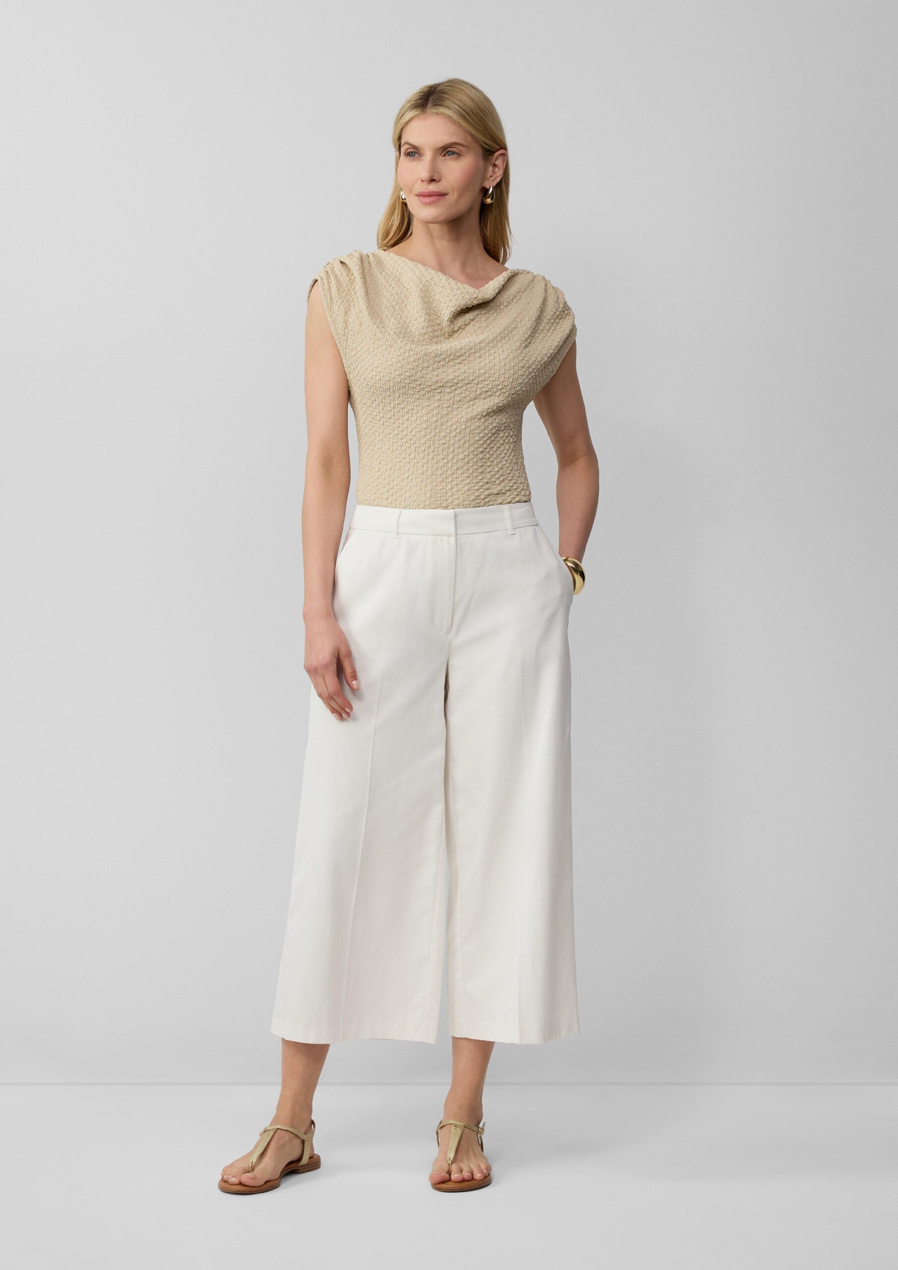 Strukturiertes Shirt mit Wasserfall-Ausschnitt