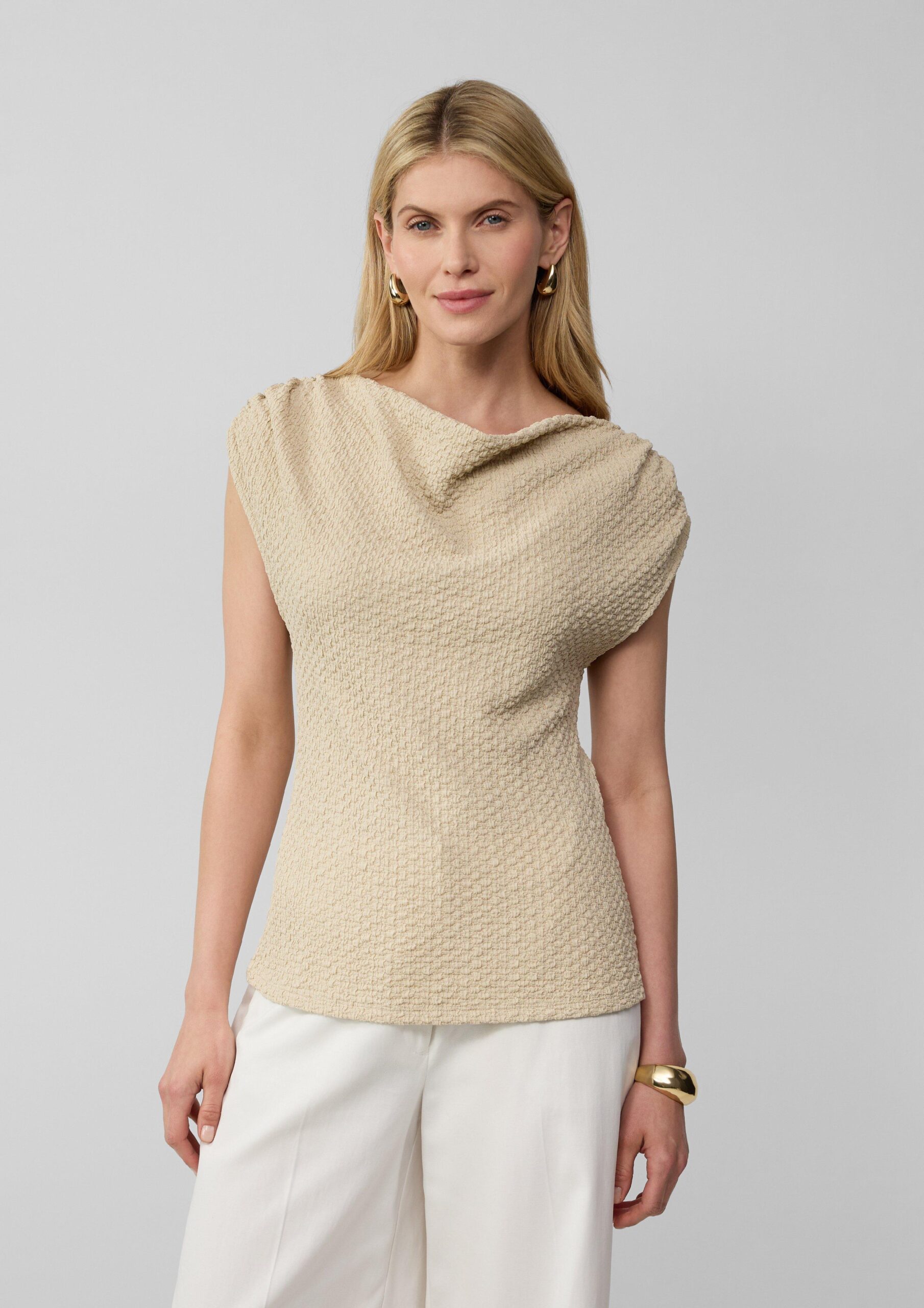 Strukturiertes Shirt mit Wasserfall-Ausschnitt