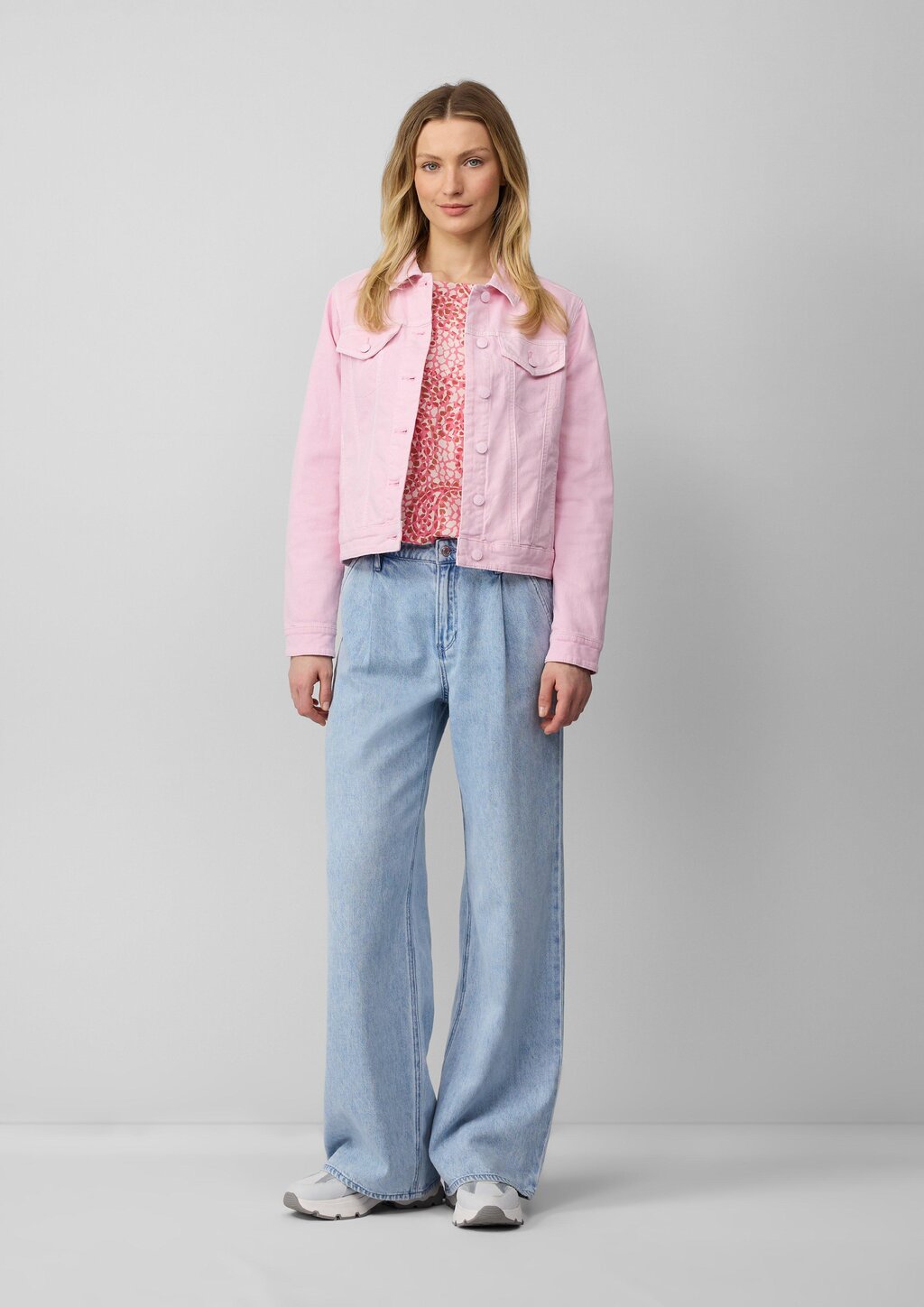 T-Shirt aus Viskosemix mit überschnittenen Schultern