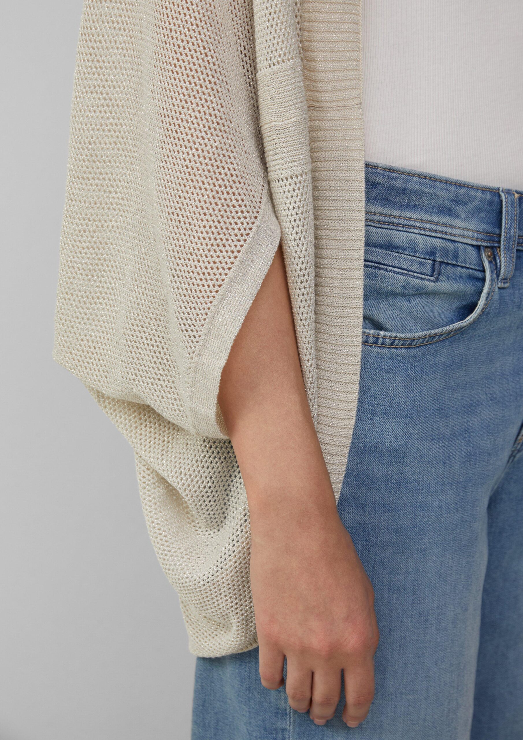 Strickponcho mit Glitzergarn