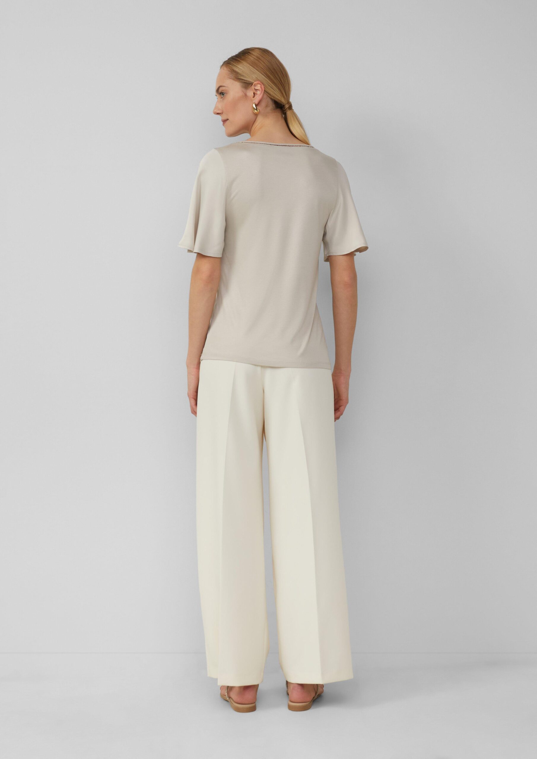 Viskose-T-Shirt mit Rundhalsausschnitt und Satin-Ärmeln