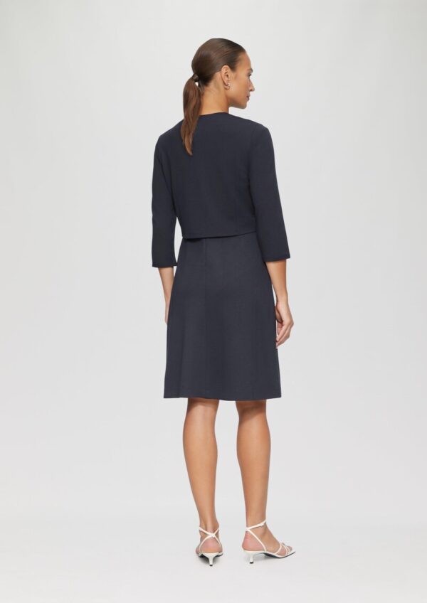 Verkürzte Jacke im Boxy-Fit mit goldfarbenen Knöpfen