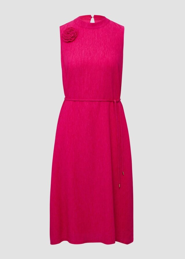 Ärmelloses Viskosekleid im Relaxed Fit mit abnehmbarer Brosche