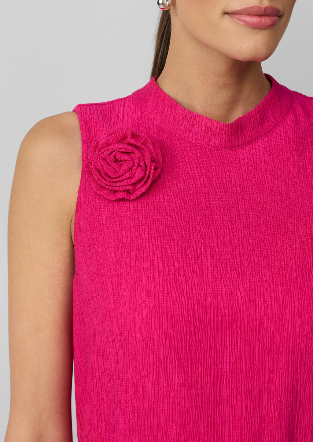 Ärmelloses Viskosekleid im Relaxed Fit mit abnehmbarer Brosche