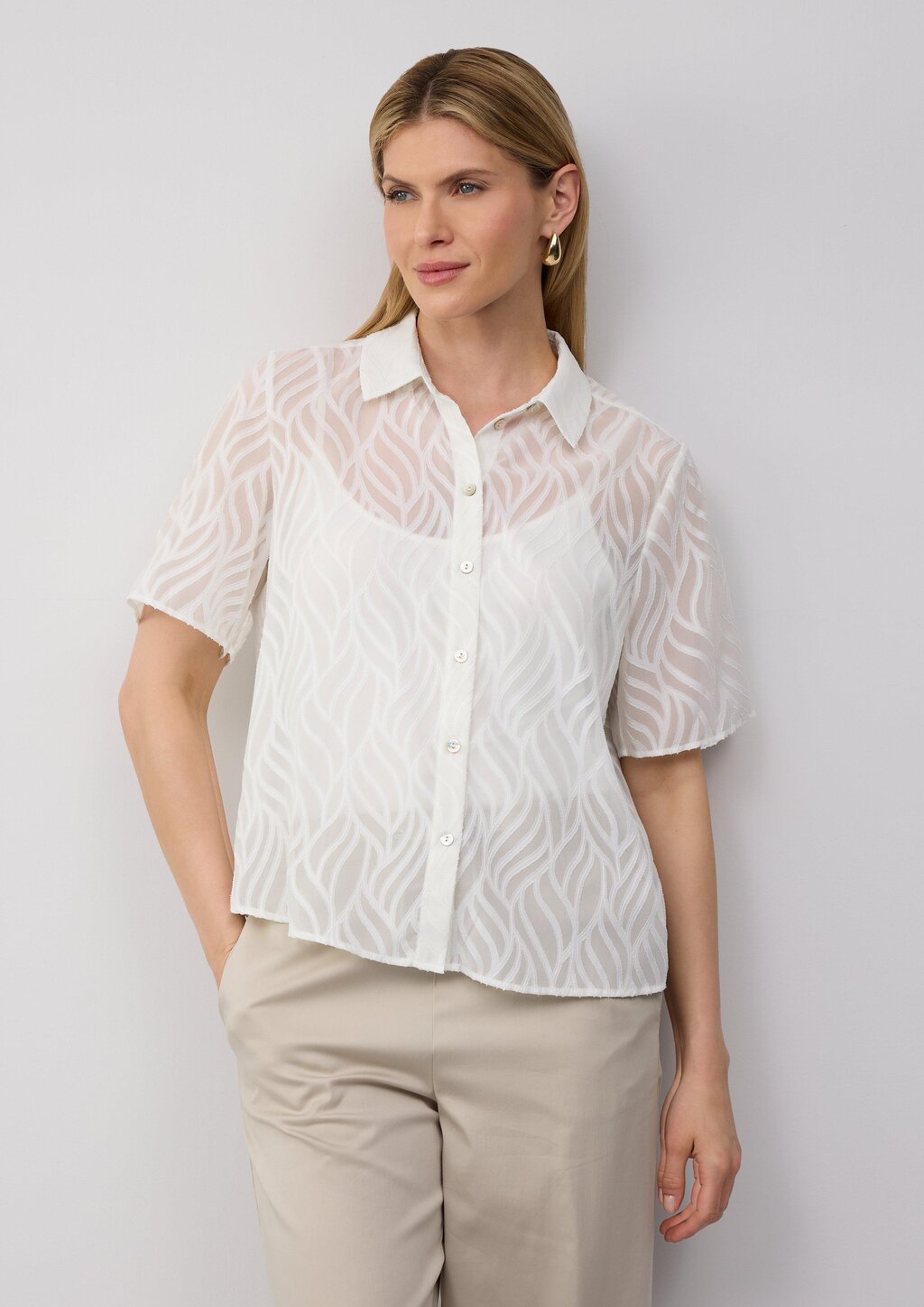 Semitransparente Bluse mit Strukturmuster