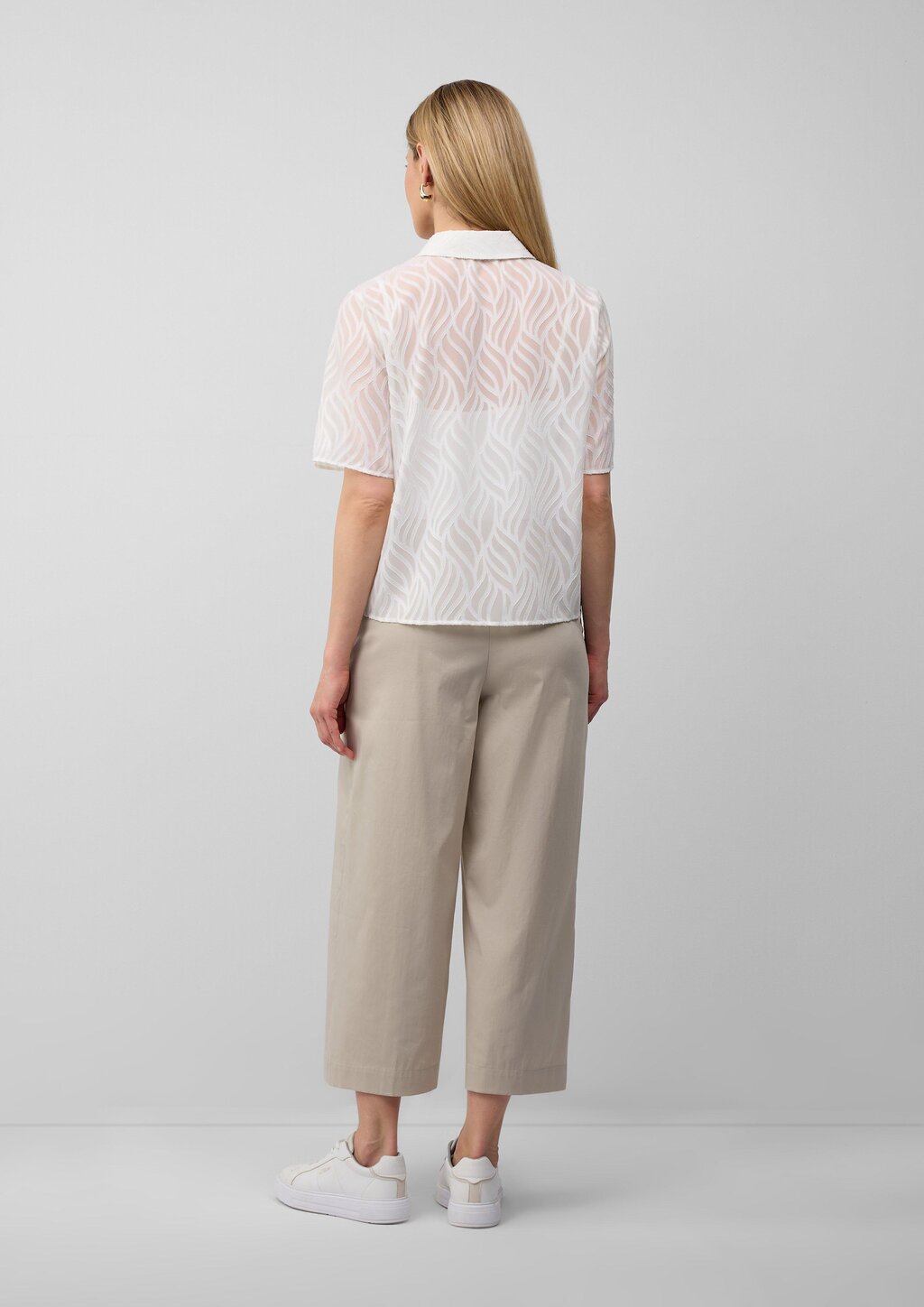 Semitransparente Bluse mit Strukturmuster