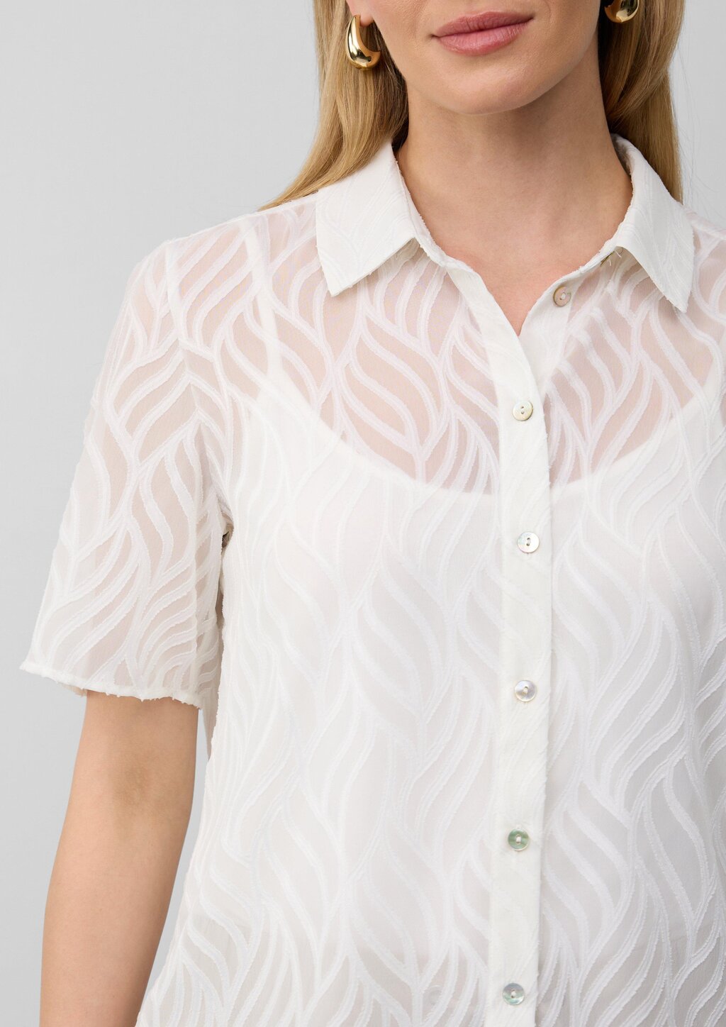 Semitransparente Bluse mit Strukturmuster