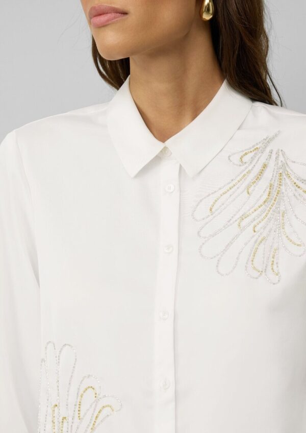 Fließende Hemdbluse mit Schmuckperlen-Applikation