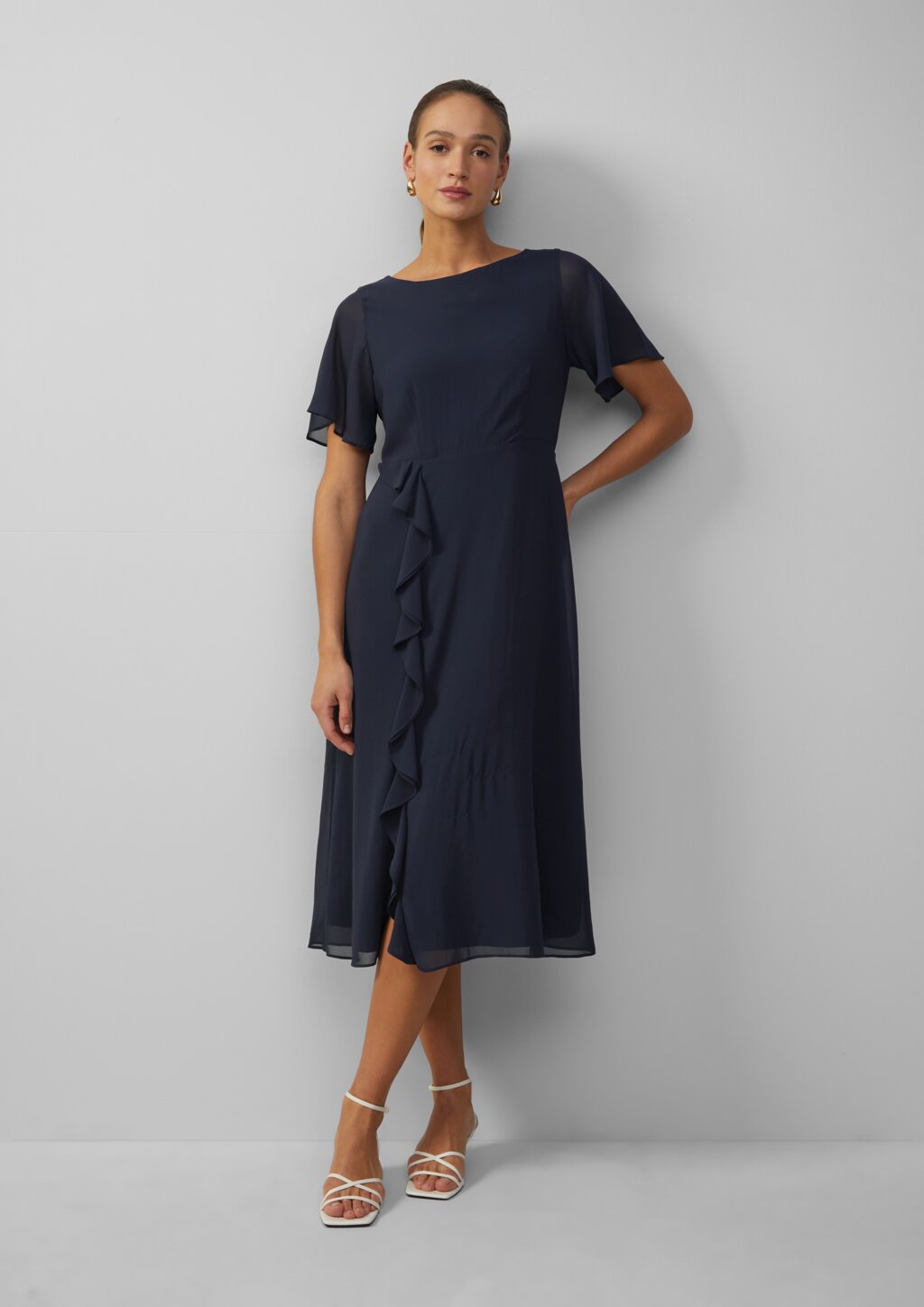 Chiffonkleid mit Volants und U-Boot-Ausschnitt