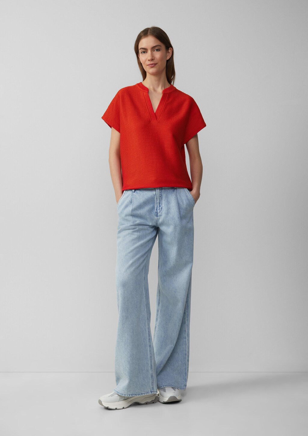 Feminines T-Shirt im Relaxed Fit mit Struktur