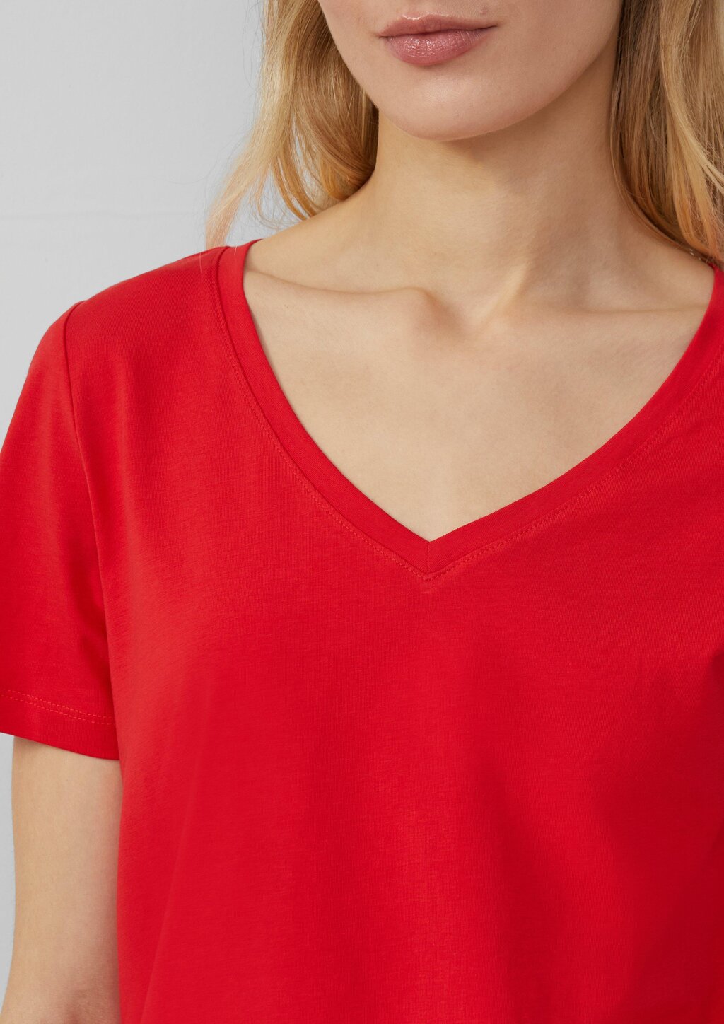 T-Shirt mit V-Ausschnitt