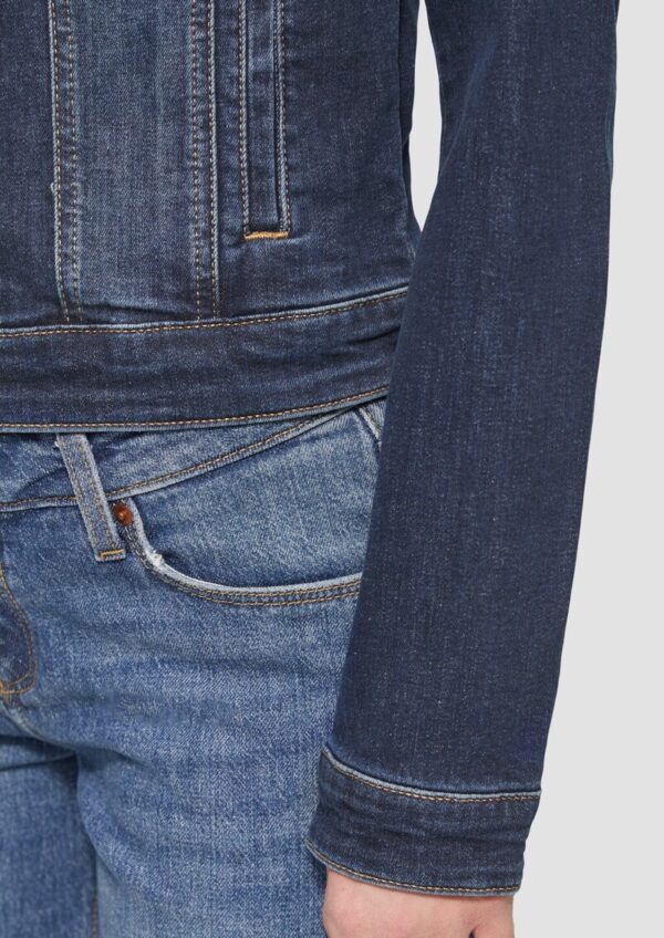 Schmal geschnittene Denimjacke in authentischer Waschung