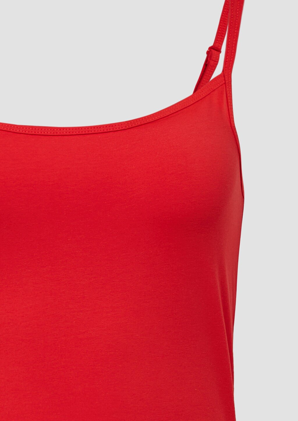 Top mit verstellbaren Spaghettiträgern im Slim Fit