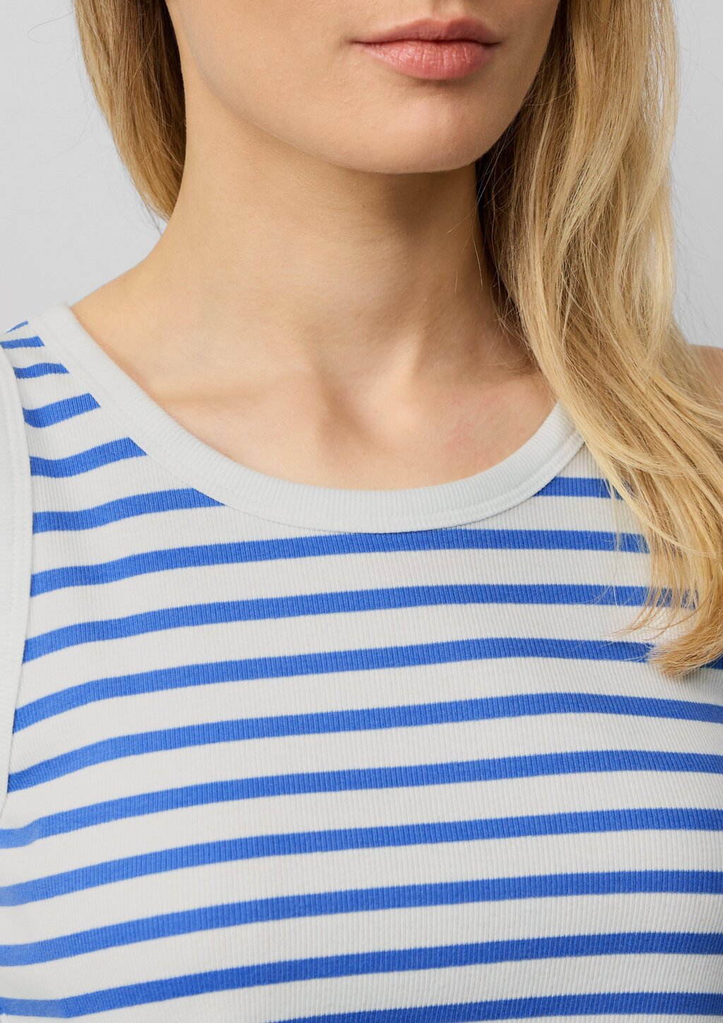 Elastisches Top mit Rippstruktur