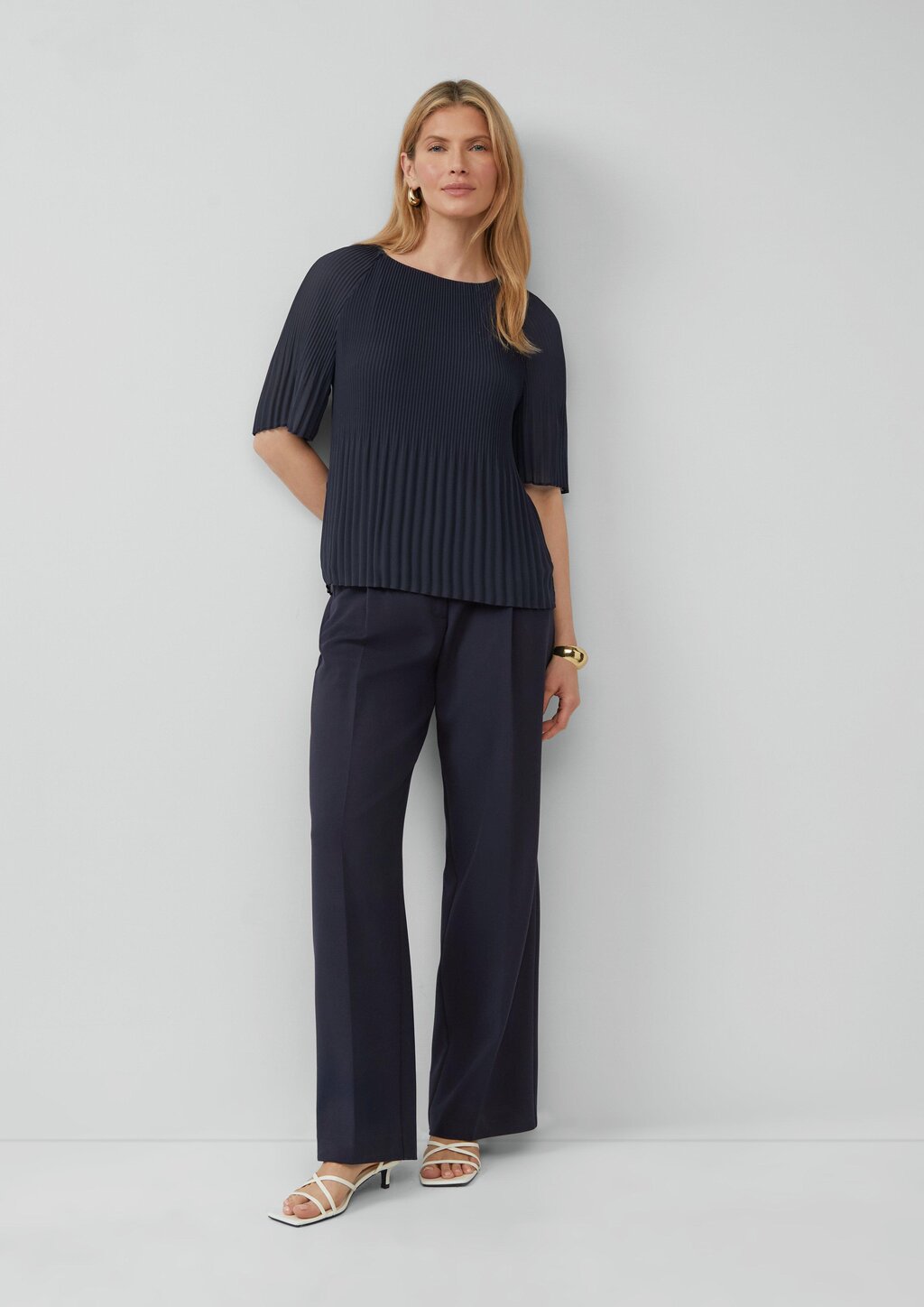 Plissierte Chiffonbluse mit kurzen Ragalanärmeln