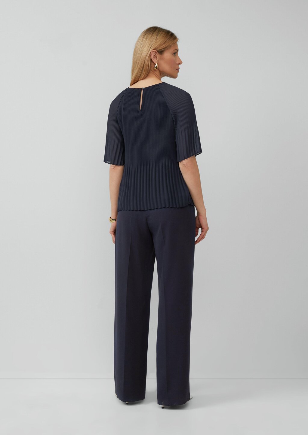 Plissierte Chiffonbluse mit kurzen Ragalanärmeln