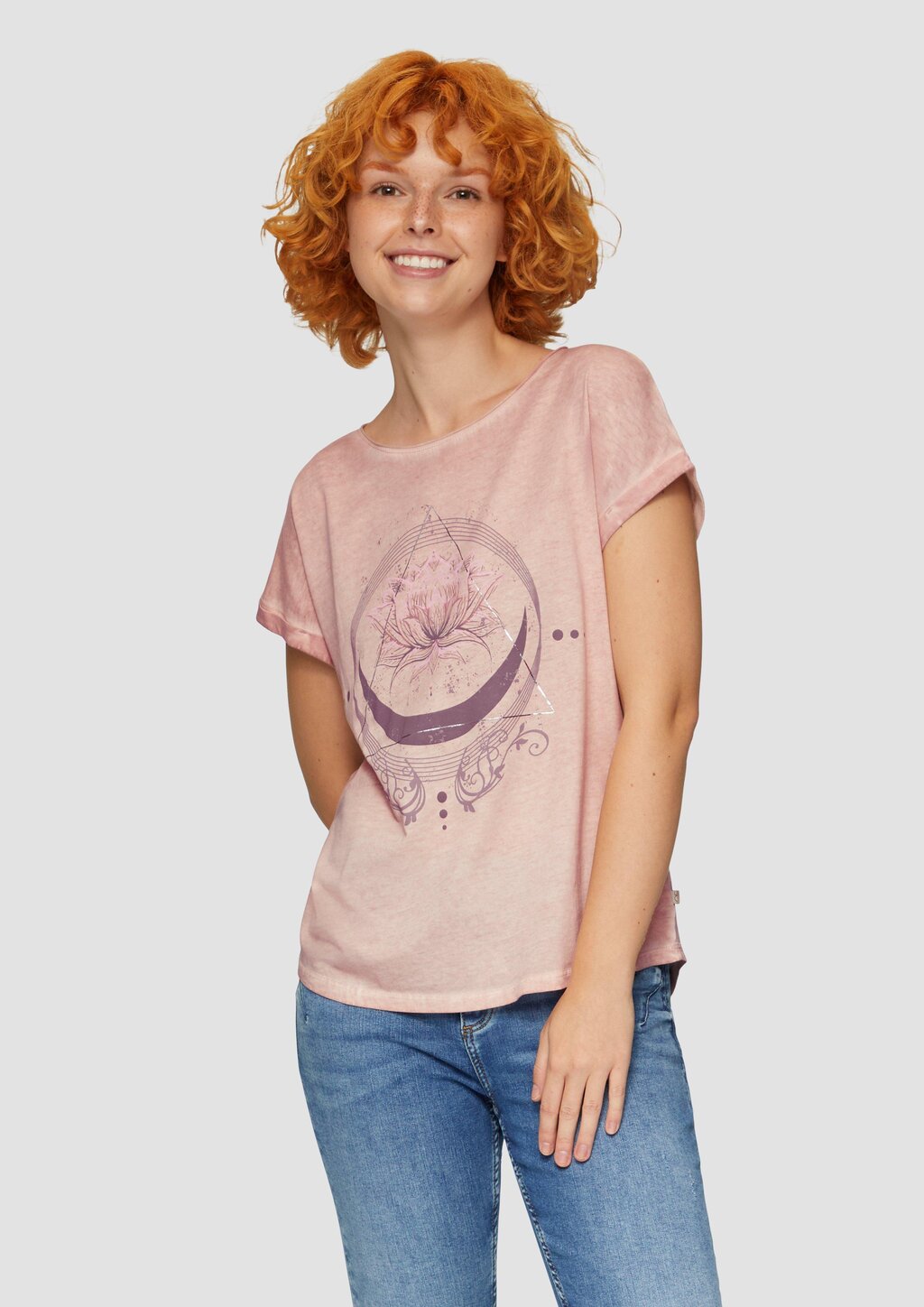 Gewaschenes T-Shirt mit Frontprint