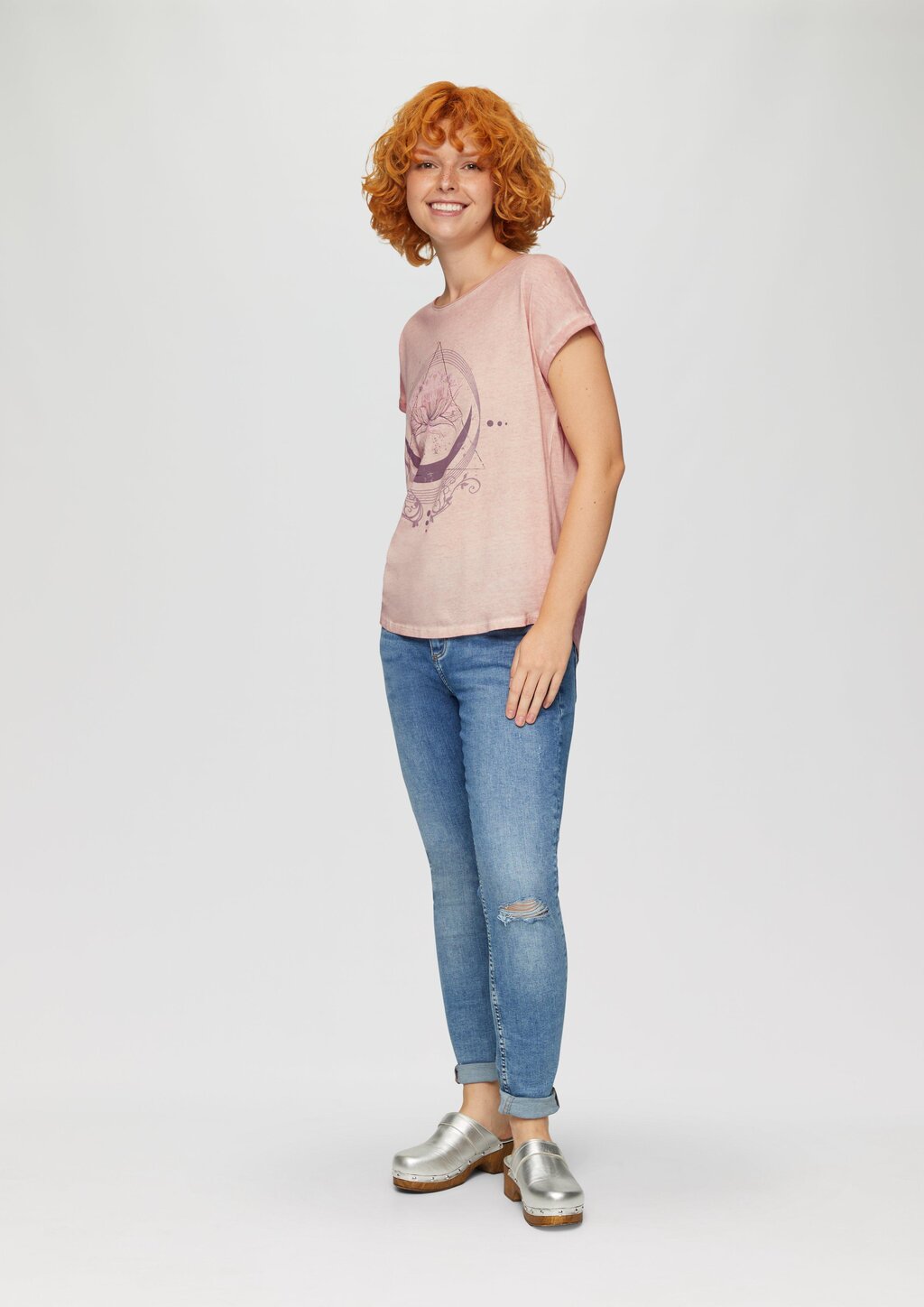 Gewaschenes T-Shirt mit Frontprint