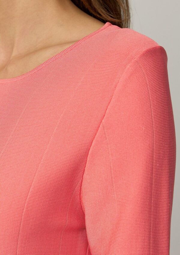 Ausgestelltes Feinstrick-Kleid mit Strickmuster