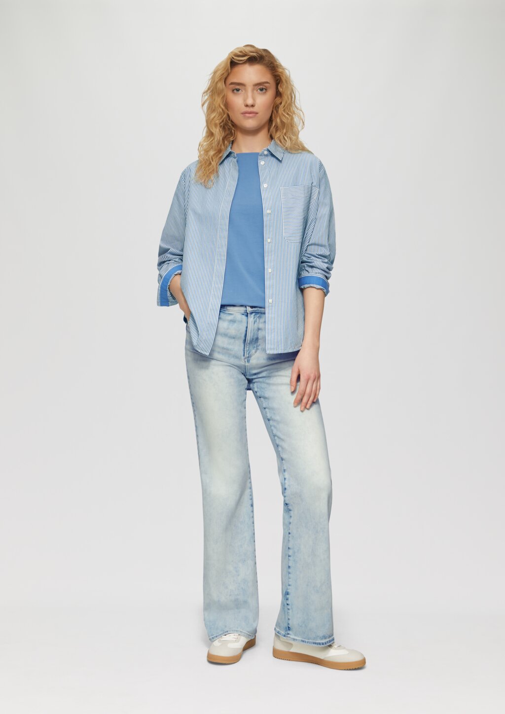 Fließendes Jersey-Shirt mit überschnittenen Schultern